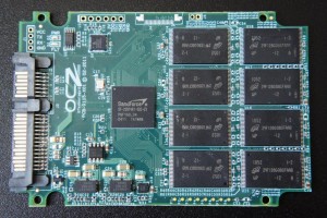 OCZ Vertex 3 240GB Max IOPS Review - Interior Components & Test