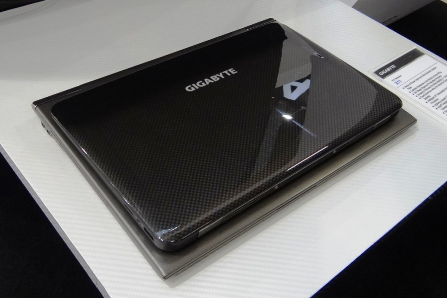Gigabyte Displays Show Stopper X11 Carbon Fiber Ultrabook Computex