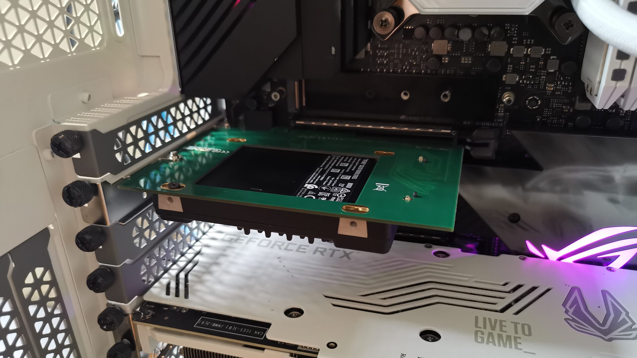 Intel Optane DC P5800X PCIe 4 NVME SSD Review - SSD Via Throughput, IOPS Latency | The Review